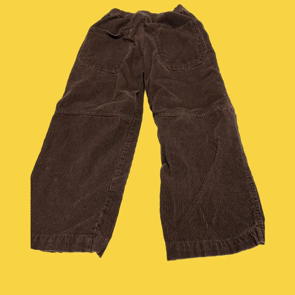 Boys brown corduroy pants. Velcro bottom, zip fly, with elastic waist. Size 6/7.